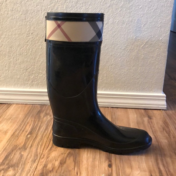Burberry Rainboots - Picture 5 of 6